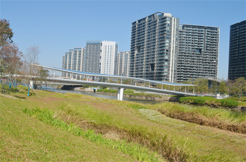 轻盈飘逸，ETFE人行天桥为城市增添一道璀璨风景线