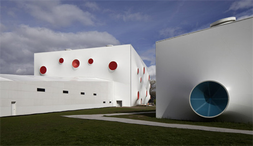 会呼吸的建筑：伦敦射击馆的膜结构立面与通风设计